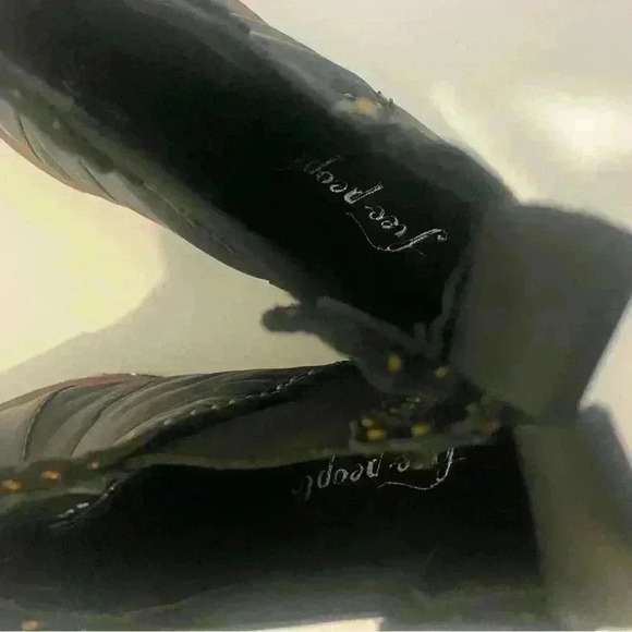 FREE PEOPLE Atlas Puffer Chelsea Boot in Black Leather Size 7.5 NWOT - Picture 5 of 7